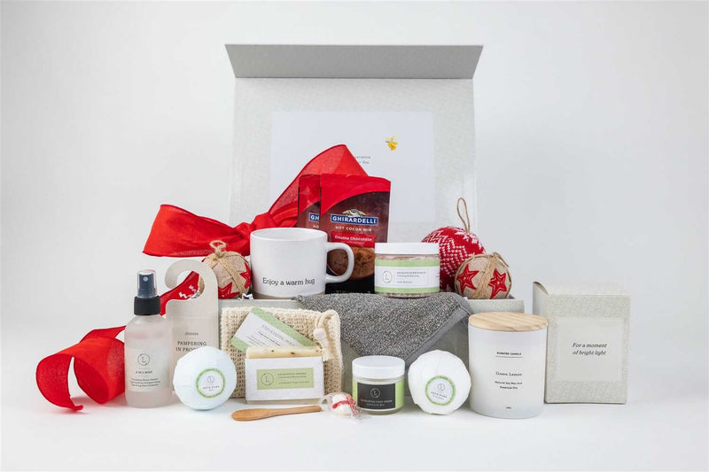 big-luxury-big-Christmas spa gift basket – Christmas gift box full of natural products and some indulgence items pamper your loved ones – Lizush